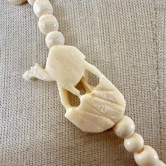 Vintage Boho Cream Mini camel Carved beaded  necklace - Picture 5 of 8